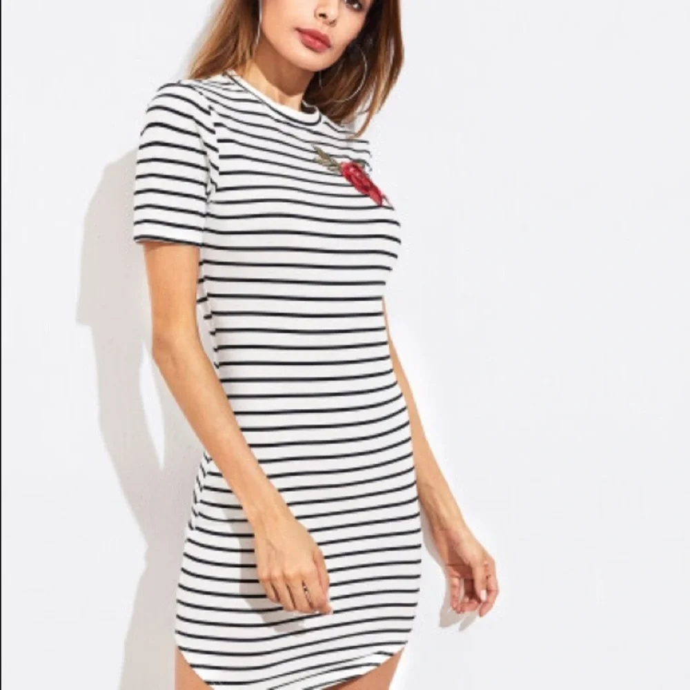 T Shirt Dress Striped Black & White Short Sleeve Embroidered Rose Size L NWT - Picture 4 of 5